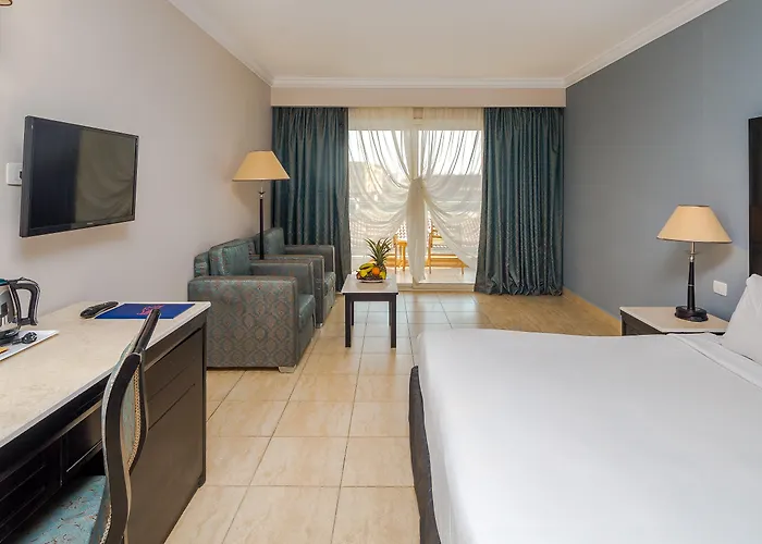 Hawaii Caesar Palace Aqua Park - Families And Couples Only 4*