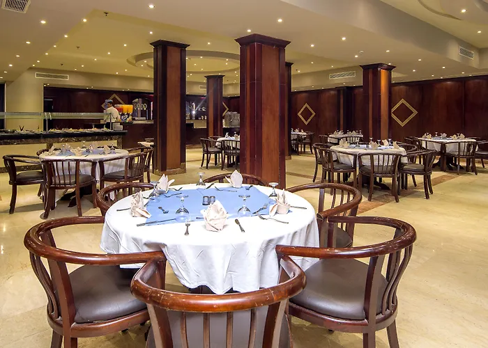 Hawaii Caesar Palace Aqua Park - Families And Couples Only 4*